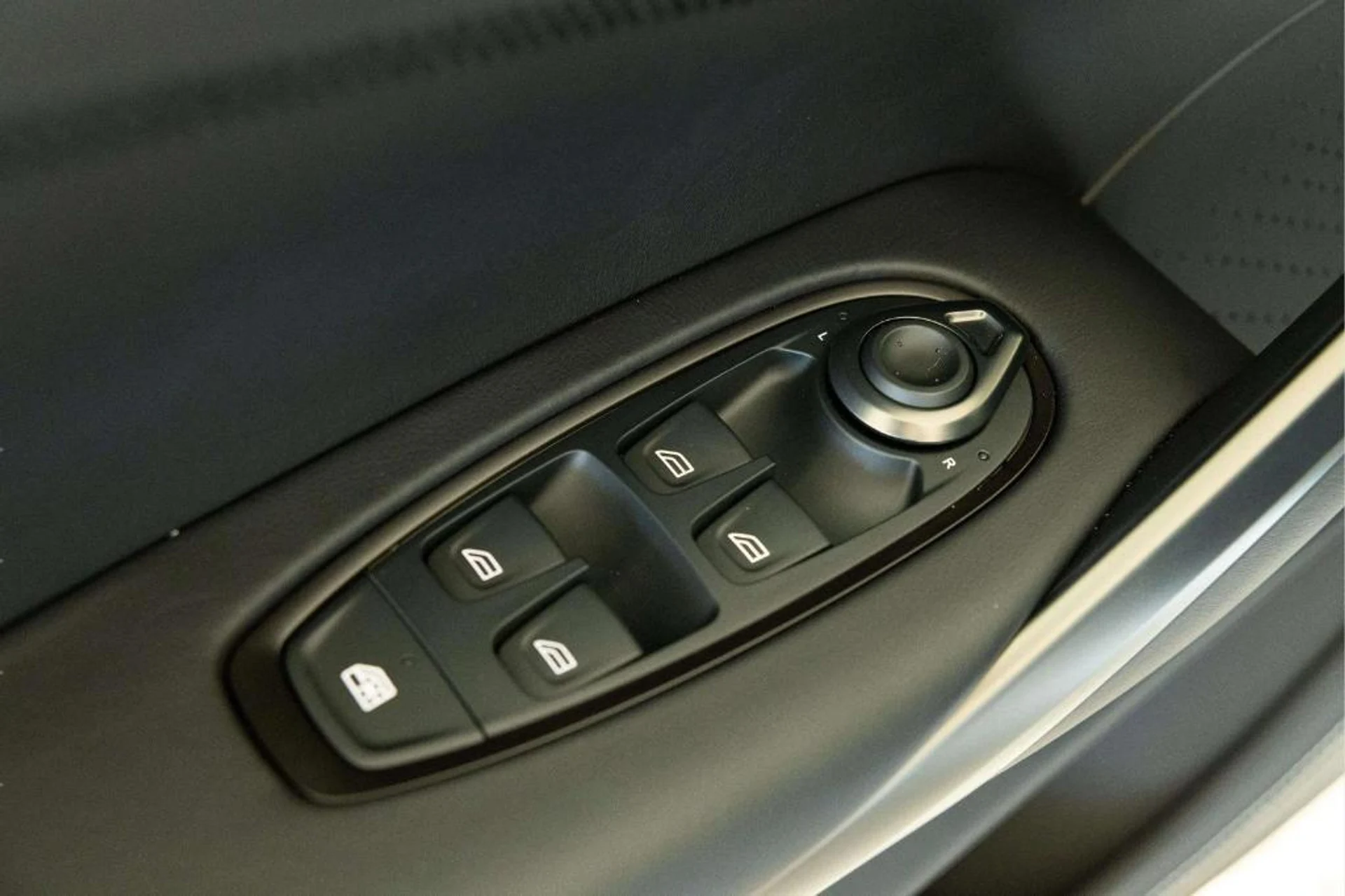 mph022_1333666961_DKAB_Ymz4k_Qnzn_Uy1_M_Yw2j3313_BY_f74f2d017c