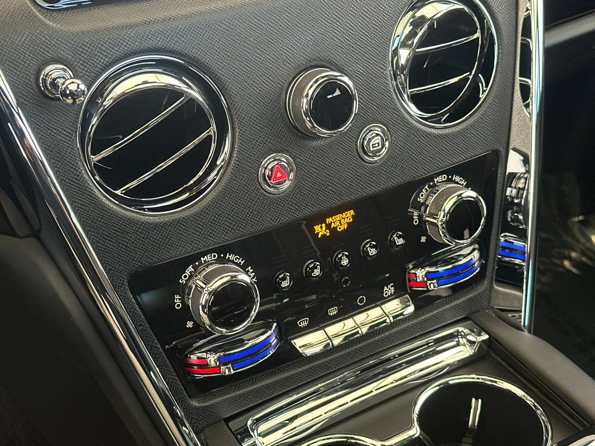 mph022_1348236714_Used_2023_Rolls_Royce_Cullinan_1777018520_6f25f61282