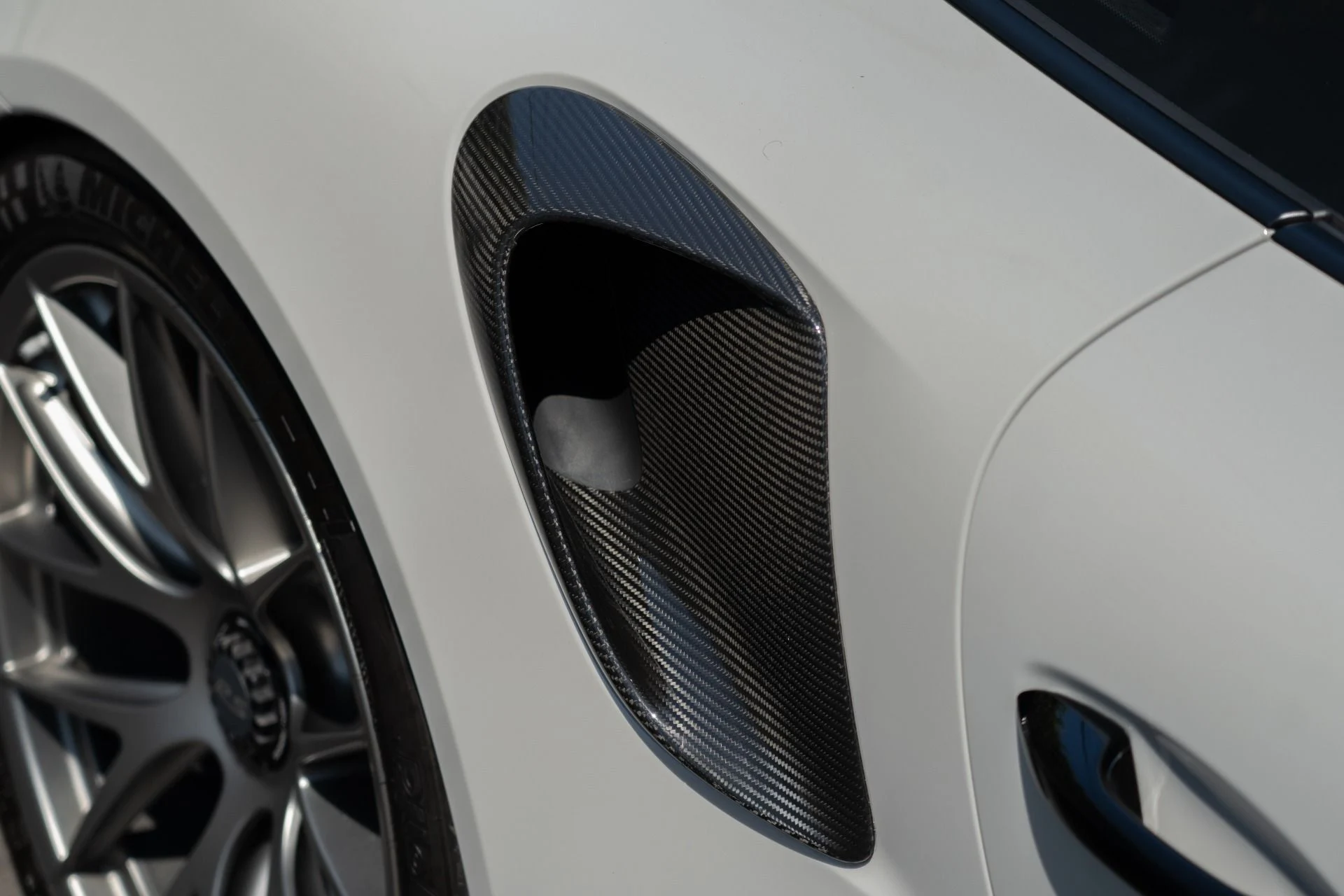 mph022_1349265011_Used_2018_Porsche_911_GT_2_RS_1755904886_2d90a8525d