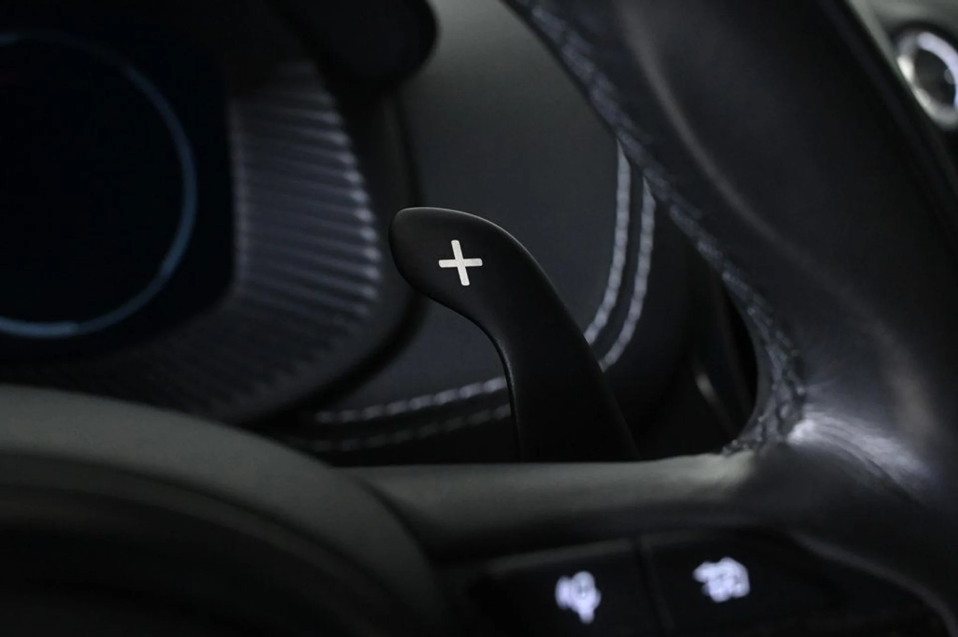 mph022_1352509095_used_2023_aston_martin_dbx_707_11350_22991418_22_1024_1f59458601