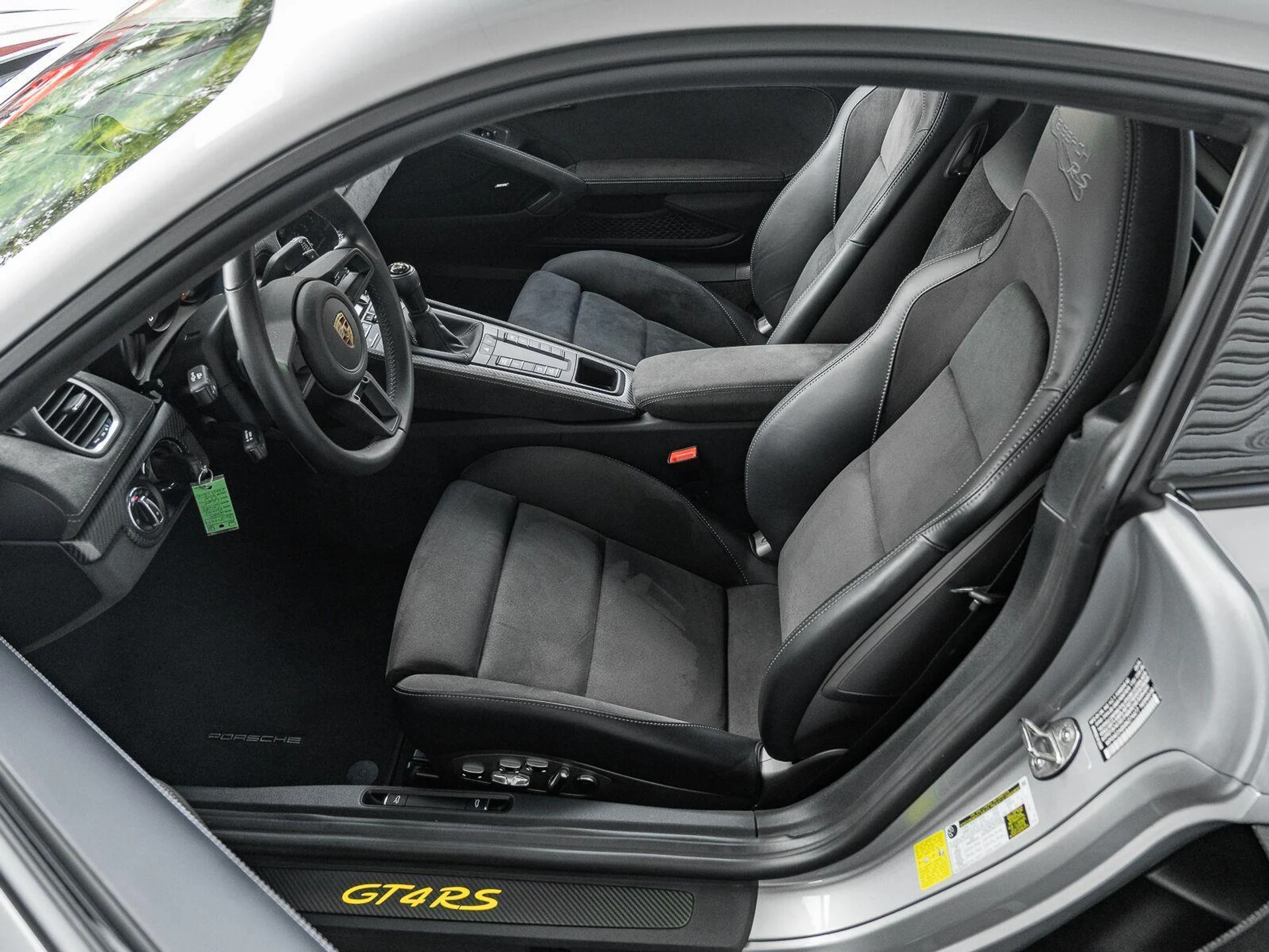 mph022_1361593073_Used_2024_Porsche_718_Cayman_GT_4_RS_1790111645_f8e6a31551
