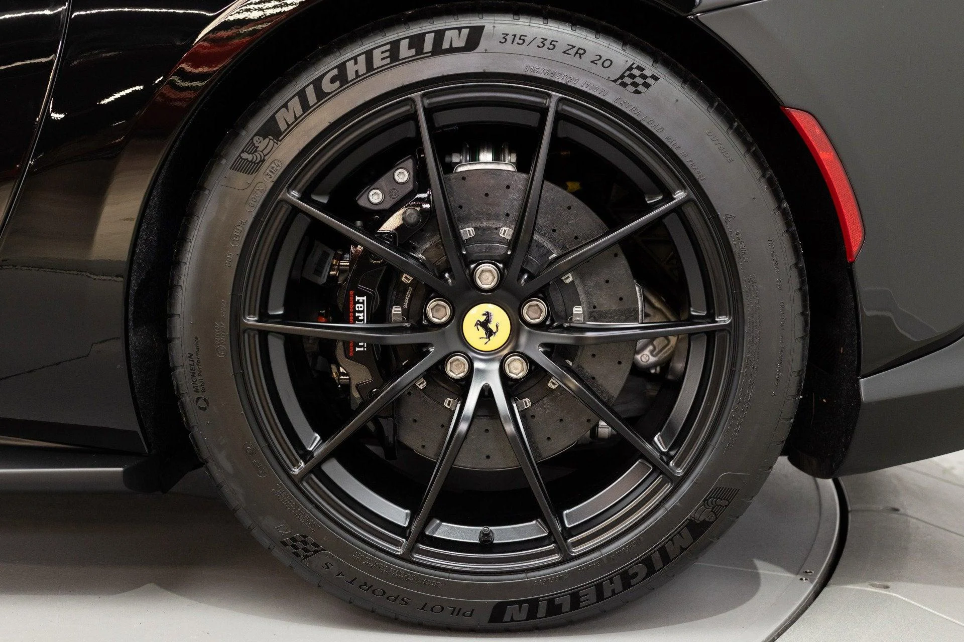 mph022_1365975438_Used_2021_Ferrari_812_GTS_1778853175_c100b5c93c