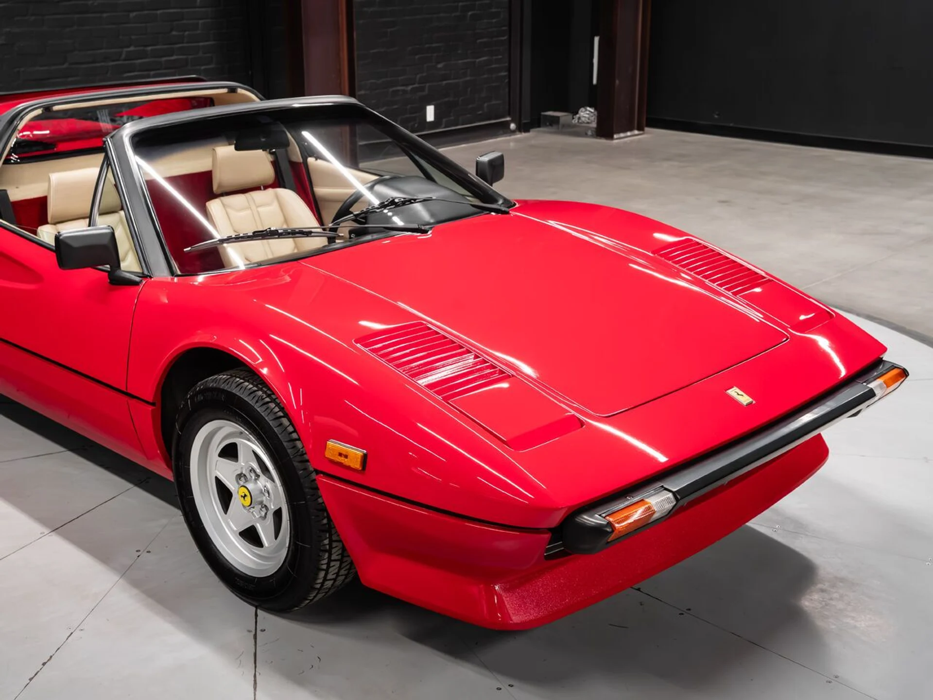 mph022_139820407_ferrari_308_gtsi_1982_9851c87e23