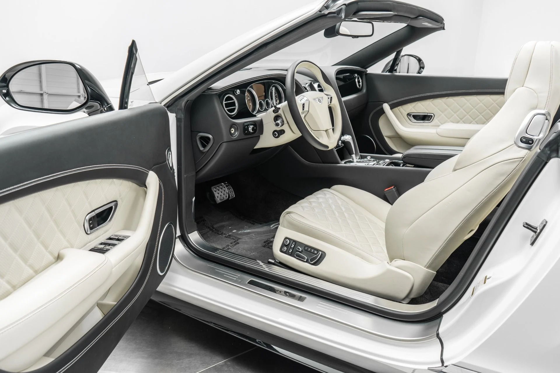 mph022_1398554915_Used_2016_Bentley_Continental_GT_V8_S_Convertible_1772485417_ceded590b9