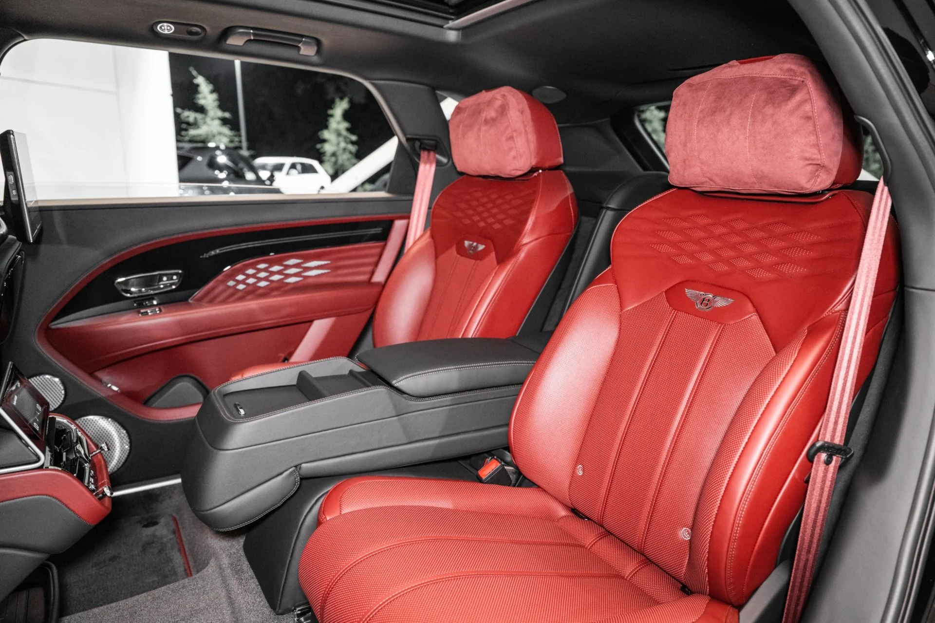 mph022_1410267842_New_2025_Bentley_BENTAYGA_EWB_AZURE_V8_Azure_V8_1749659689_23e467220b