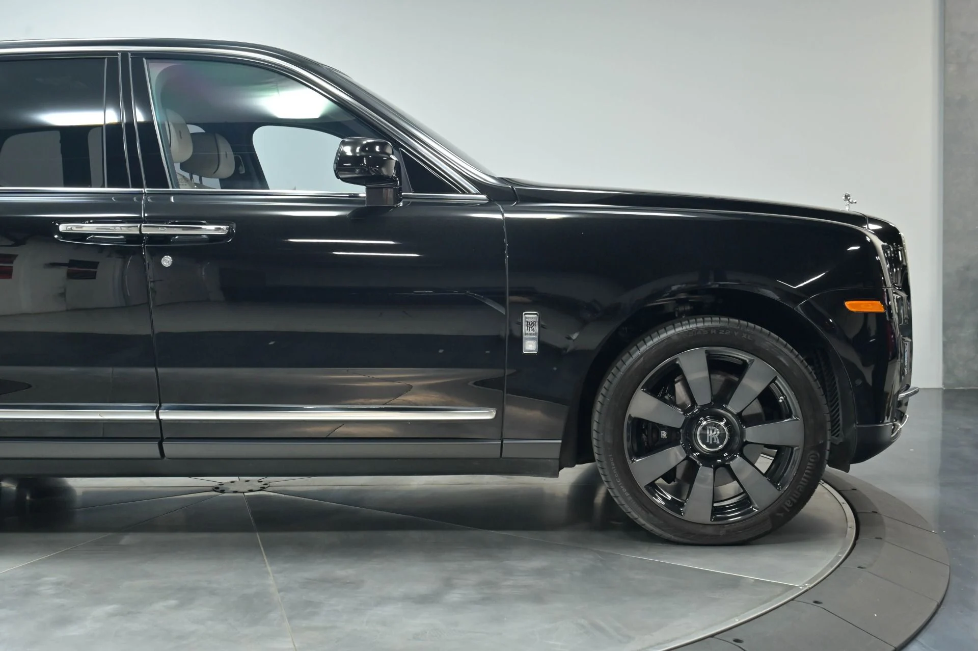 mph022_1412829137_Used_2023_Rolls_Royce_Cullinan_1782858114_db0513ed80