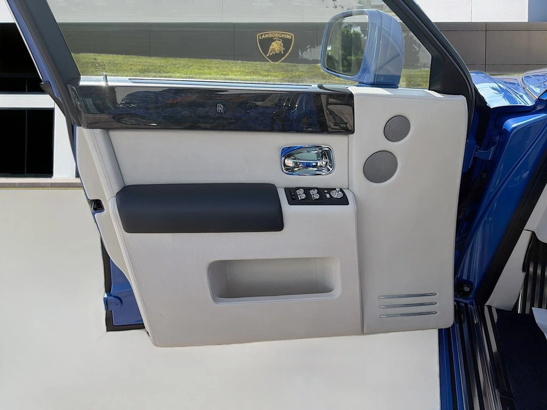 mph022_141813170_88353fc80b5dc4f81cb177772c7feffcx_5889ec2808