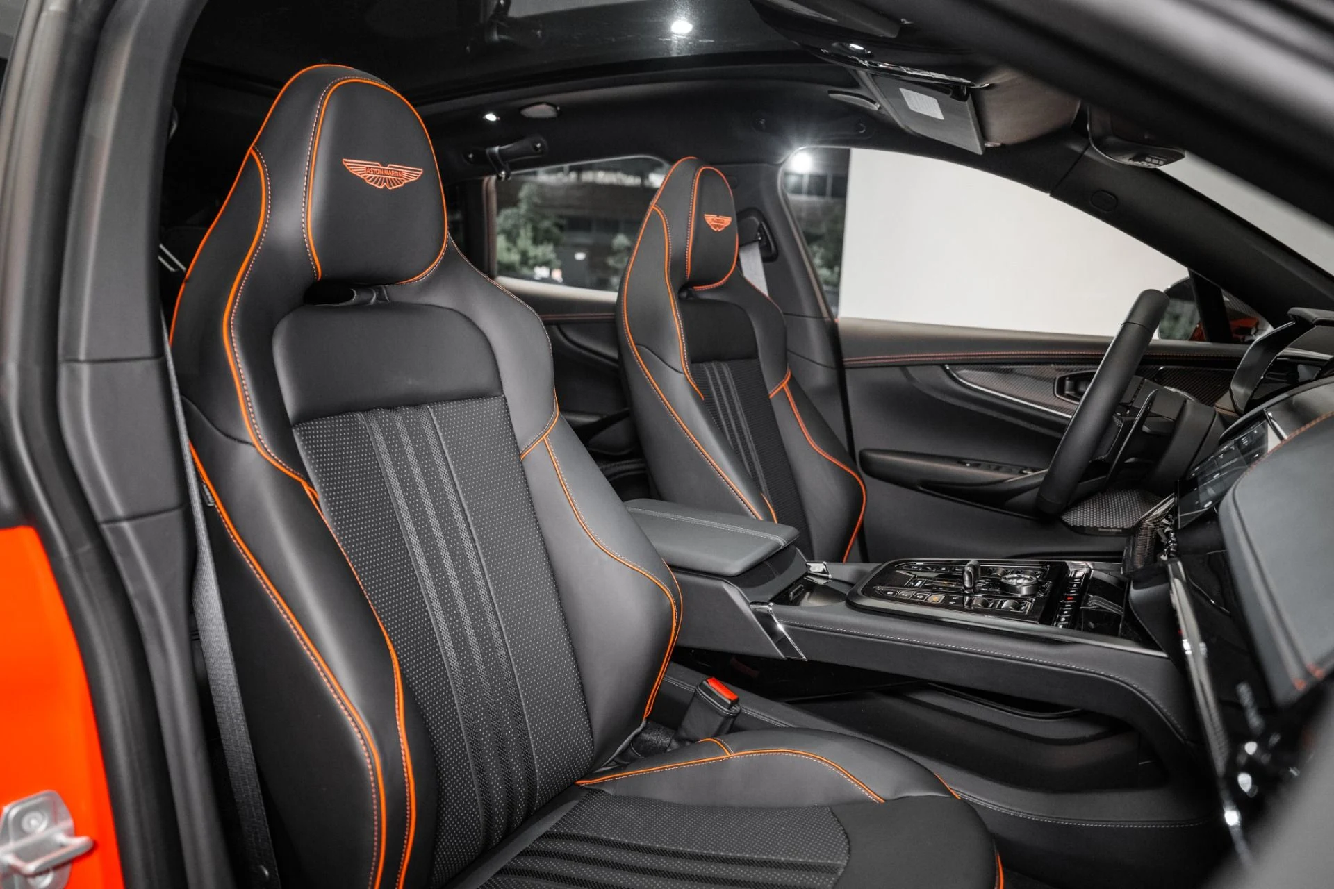 mph022_1420656345_Used_2025_Aston_Martin_DBX_707_1748959342_ca4f4d789d