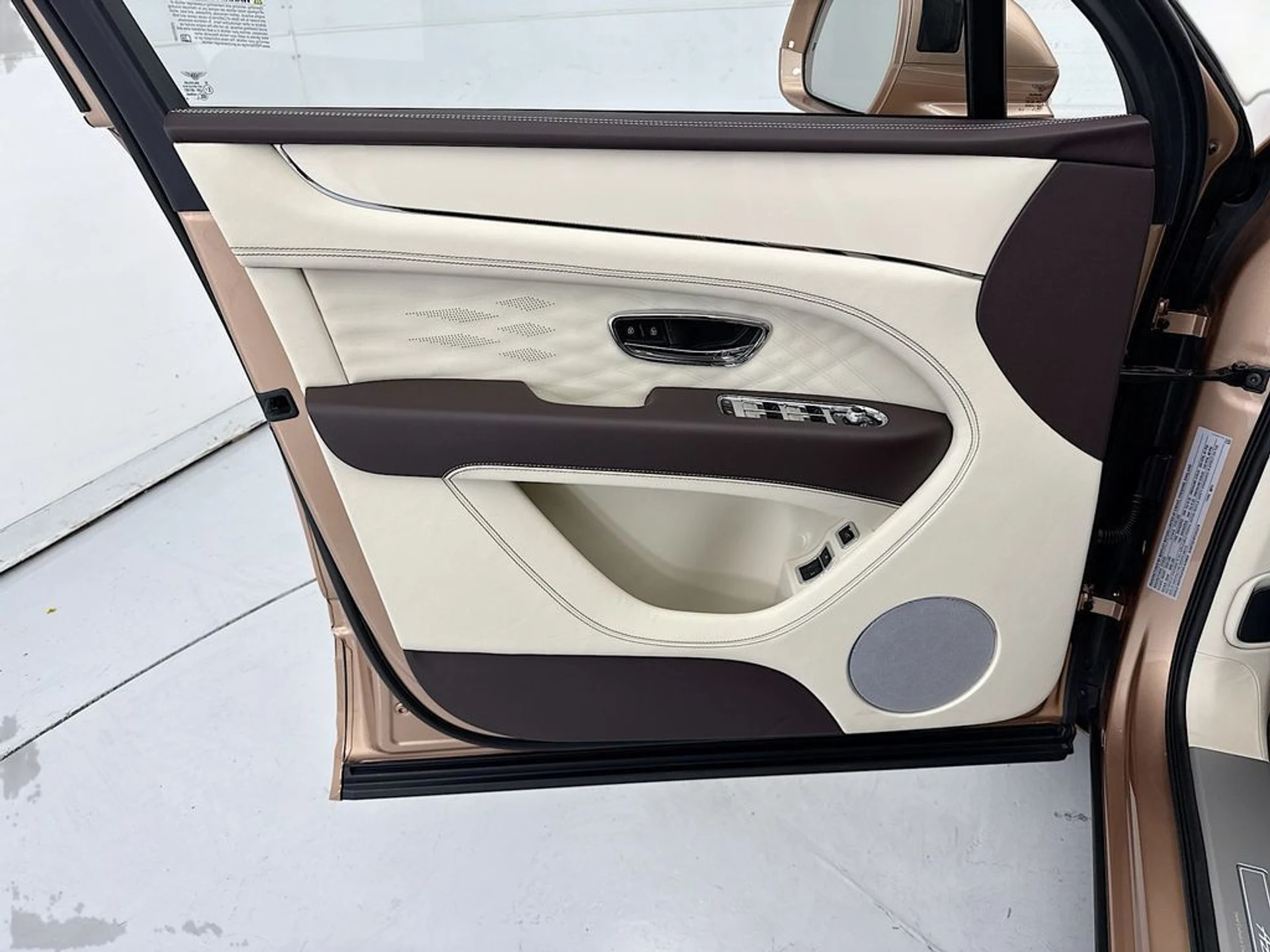 mph022_1423618531_new_2026_bentley_bentayga_8119_23010475_23_1024_48471e0b80