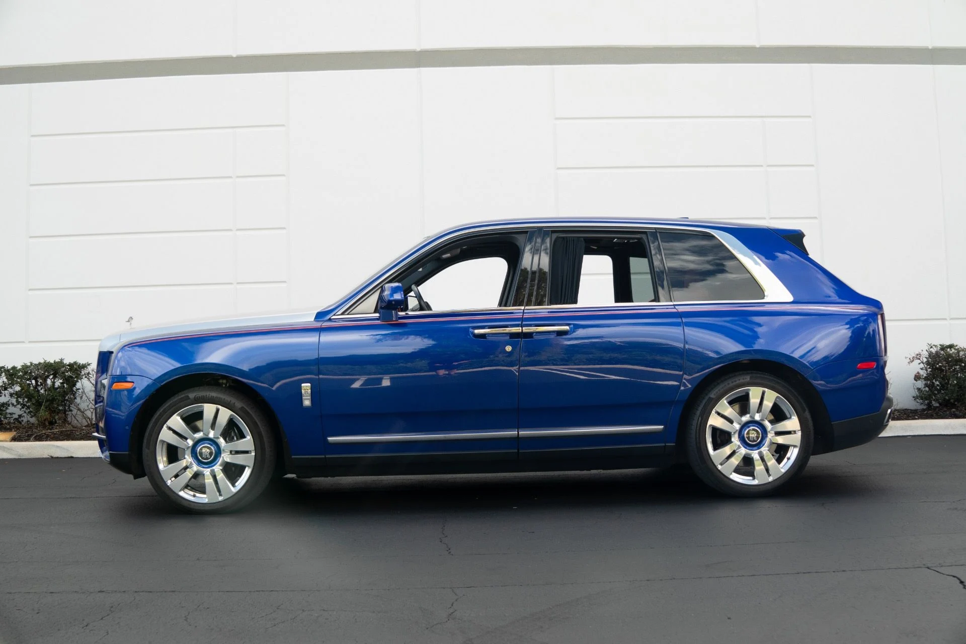 mph022_1433060291_Used_2019_Rolls_Royce_Cullinan_1764189669_81bfc77423