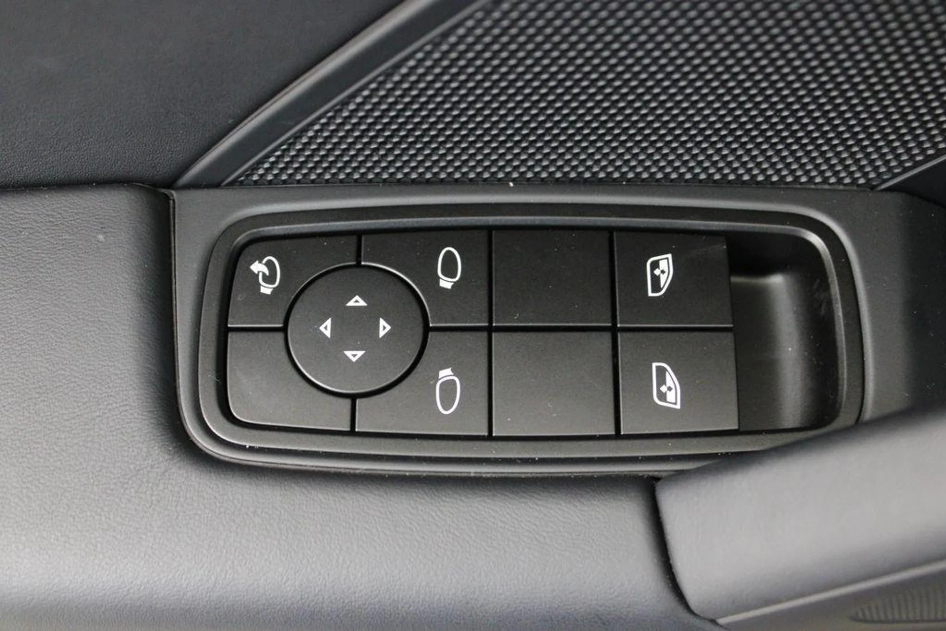 mph022_1441608924_y_DY_Qtg9erta_J5y_Tt_B56_M2_T_q90_3fadc21bd4