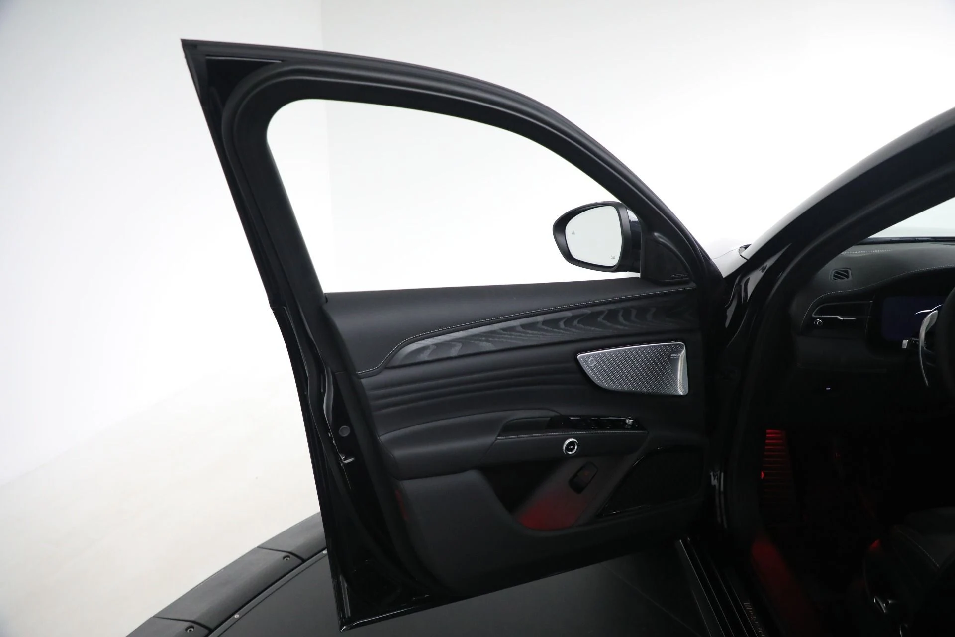 mph022_1444345999_New_2025_Maserati_Grecale_1759240839_e8bd7661e4