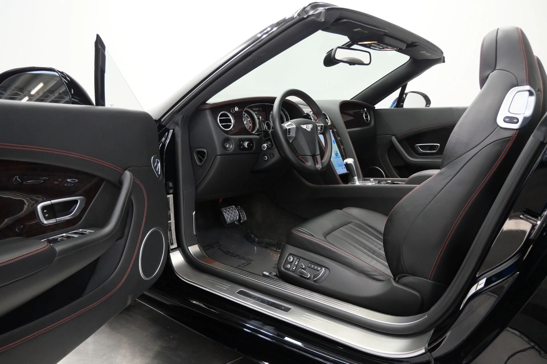 mph022_1455109307_Used_2014_Bentley_Continental_GTC_V8_S_528_Horsepower_Heated_and_Ventilated_Seats_1779224405_e2edf70d24