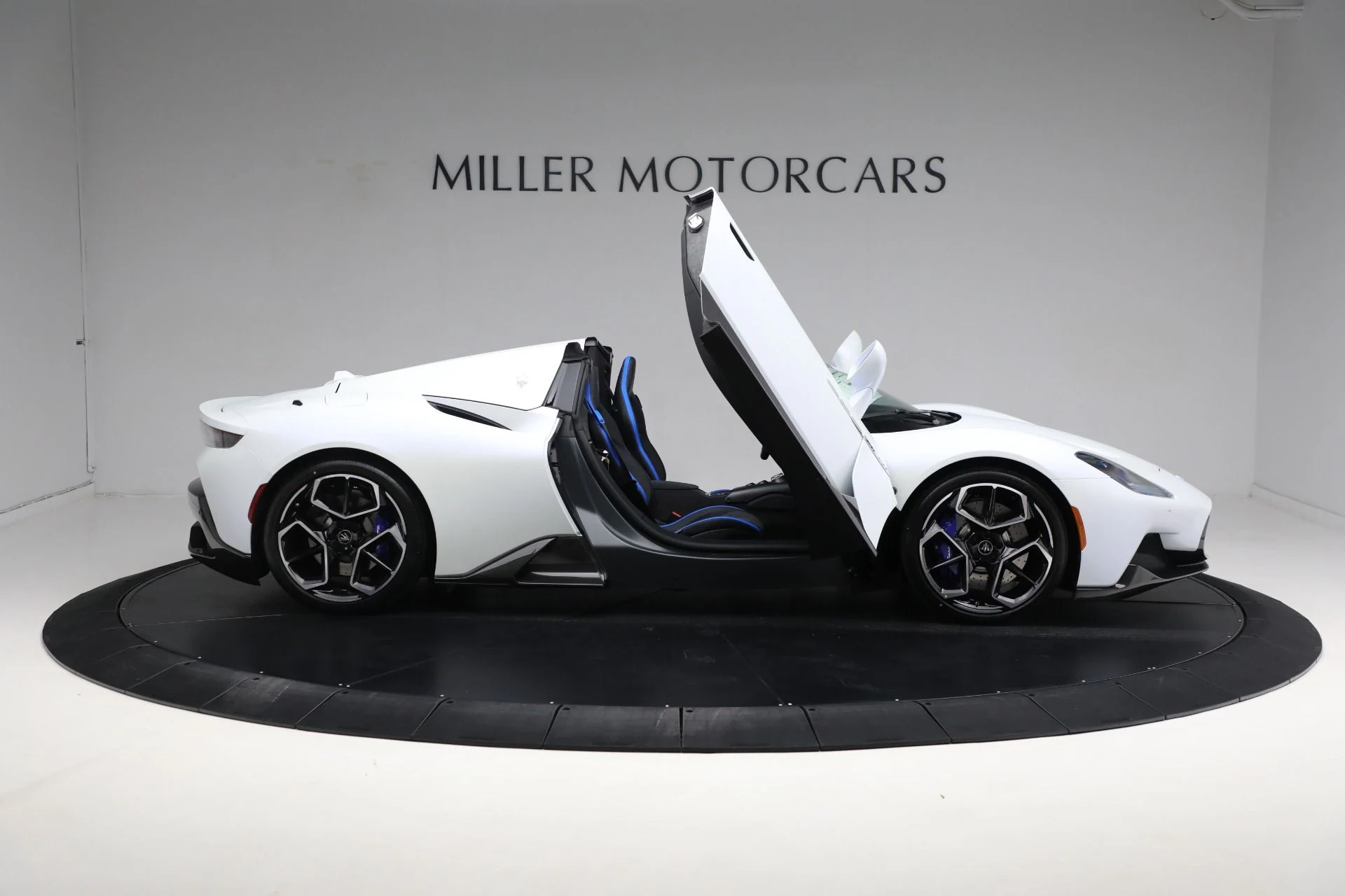 mph022_1463064751_Used_2023_Maserati_MC_20_Cielo_1728047237_6a0ee0c26c