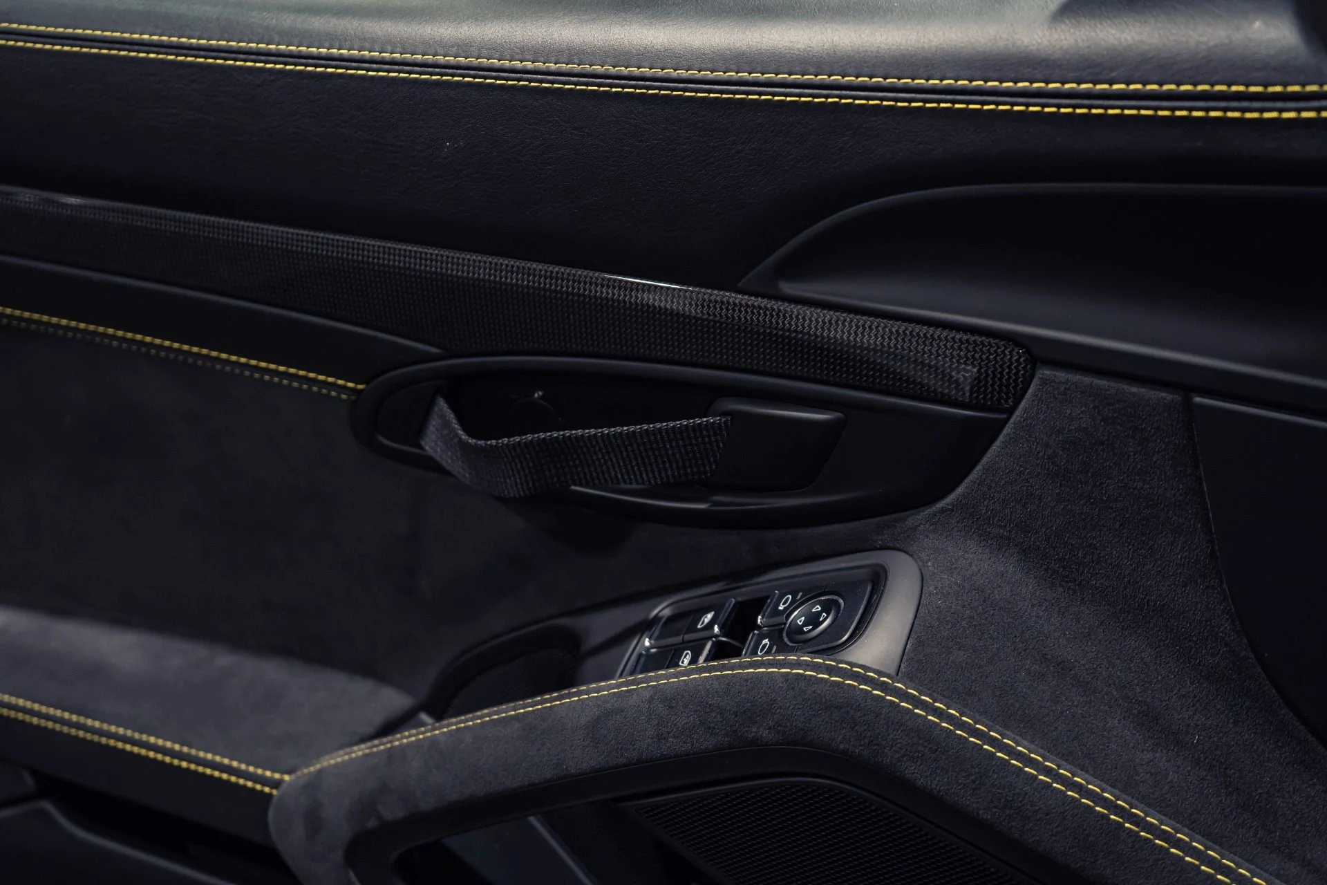 mph022_1463343688_Used_2018_Porsche_911_GT_2_RS_1774897030_81988150eb