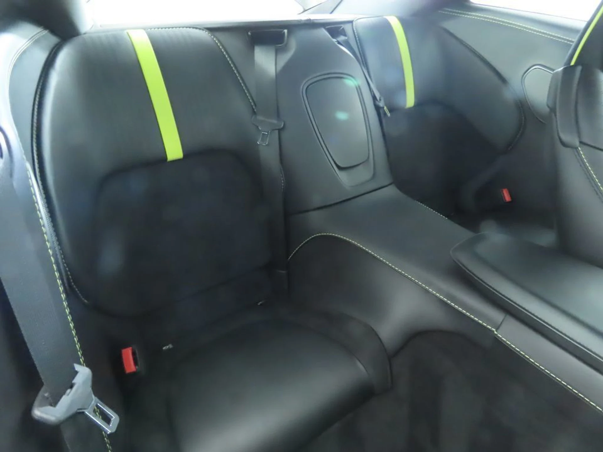 mph022_1464478852_used_2019_aston_martin_db11_amrcoupe_8119_22975631_23_1024_4af39f0e71