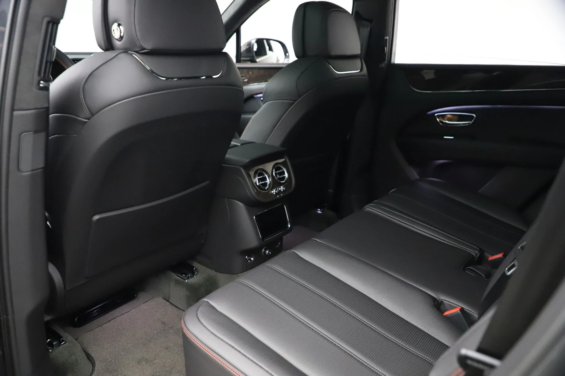 mph022_1468291506_Used_2021_Bentley_Bentayga_V8_1610148203_b25178b42e