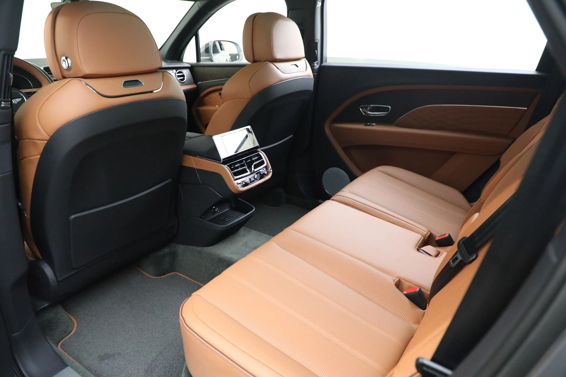 mph022_1478009343_Used_2023_Bentley_Bentayga_EWB_Azure_V8_67ebda57ed