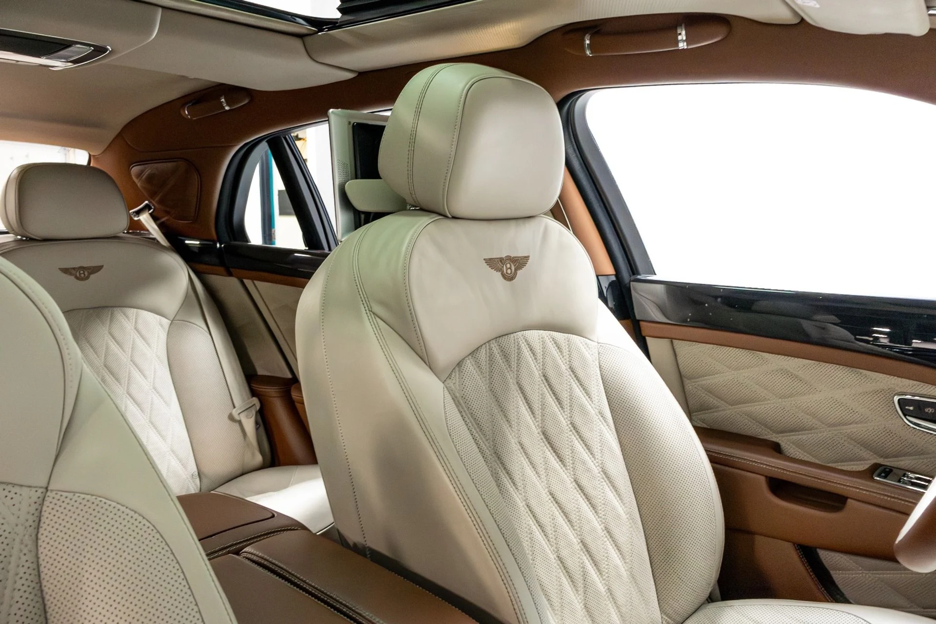 mph022_1481379387_Used_2017_Bentley_Mulsanne_Speed_1775685979_9e572a4574