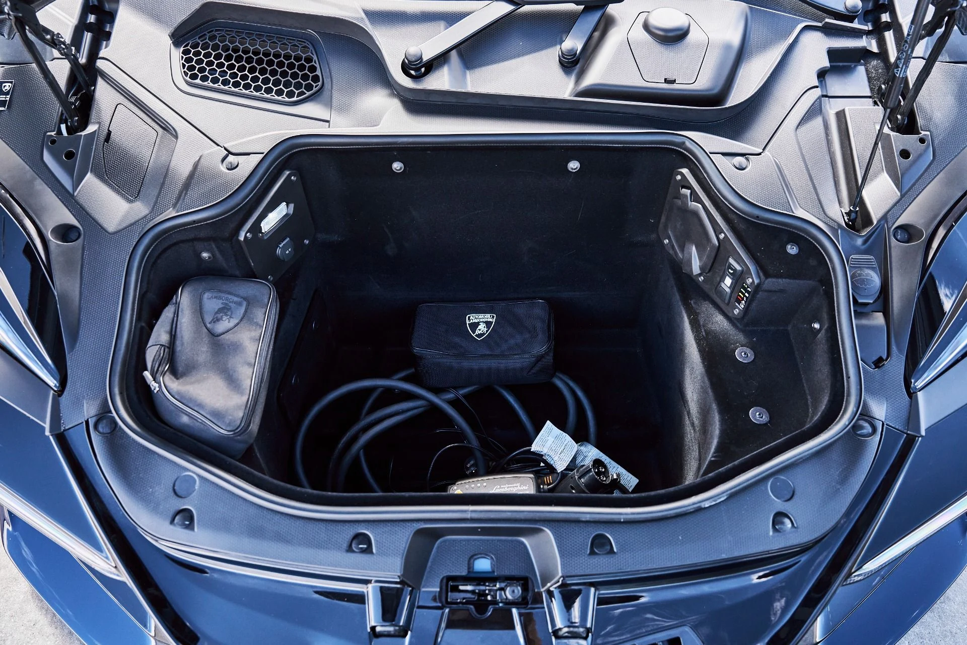 mph022_1492849480_Used_2025_Lamborghini_Revuelto_Base_1777078081_96f184d10c
