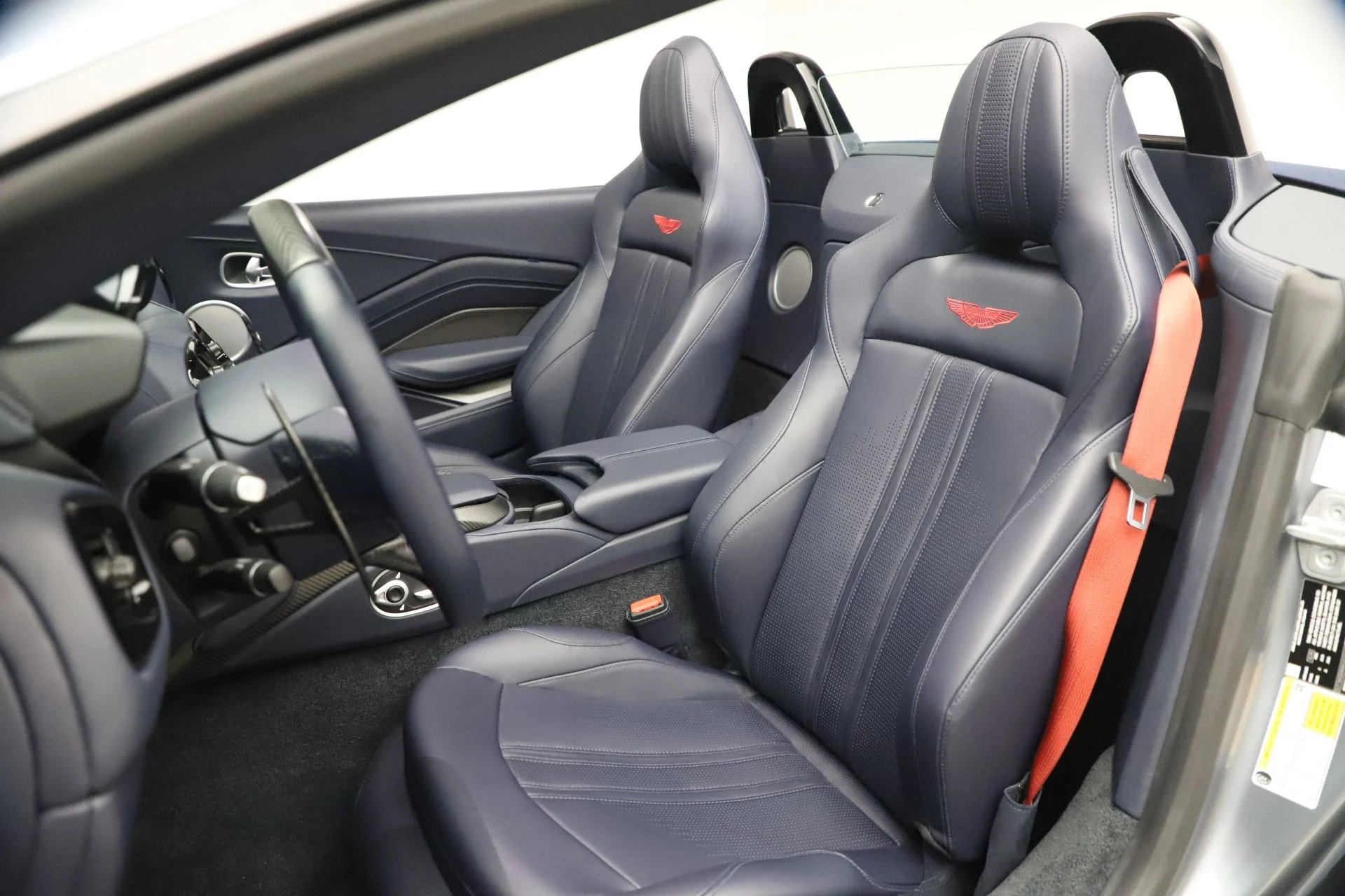mph022_1498644466_Used_2021_Aston_Martin_Vantage_Roadster_1610739854_f394dd4bcd