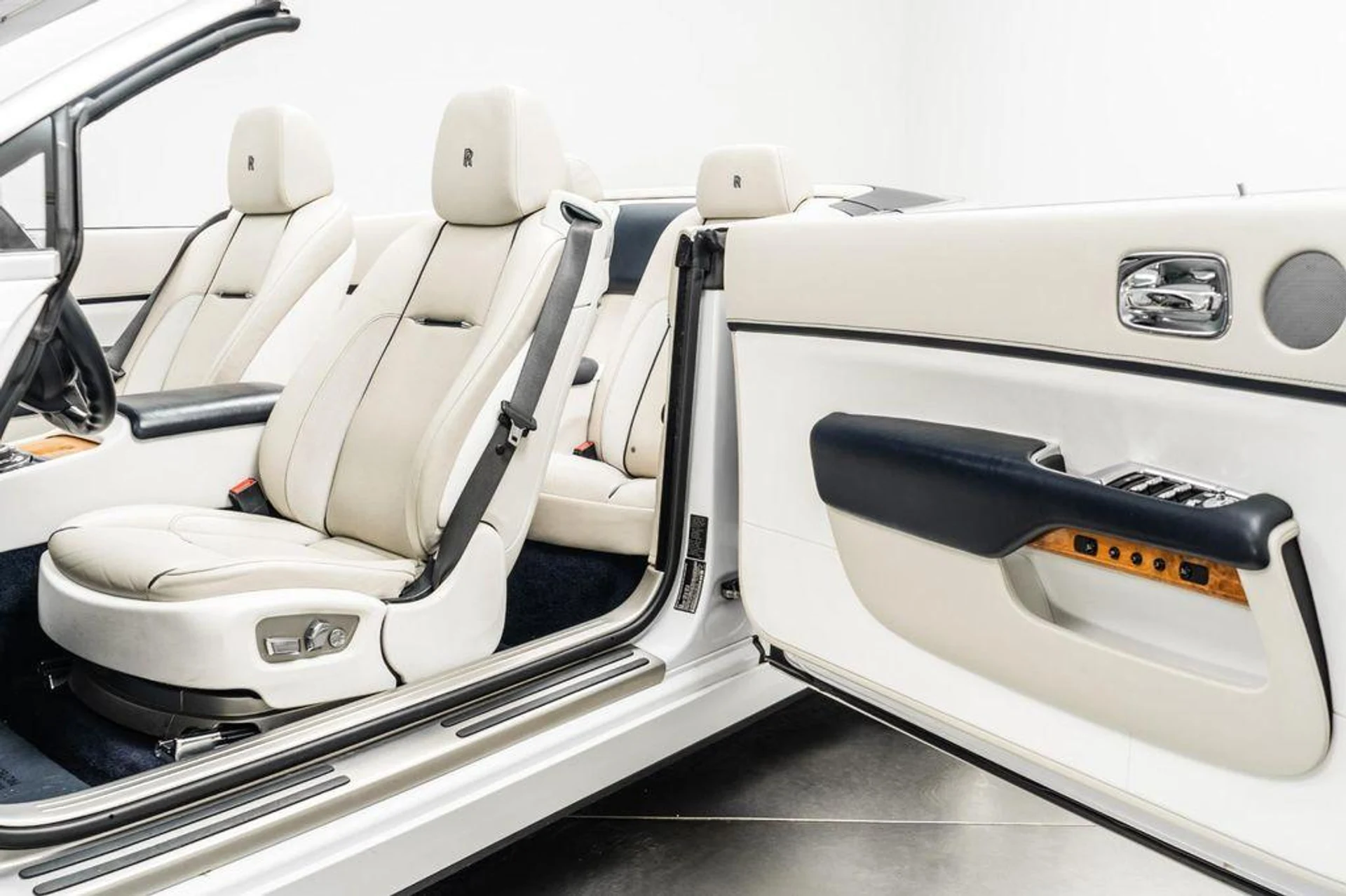 mph022_1506561746_5_EP_la_W_Pgrng_M4_F_Uxp8_Uff_Nu8_LE_58aba9fc2d