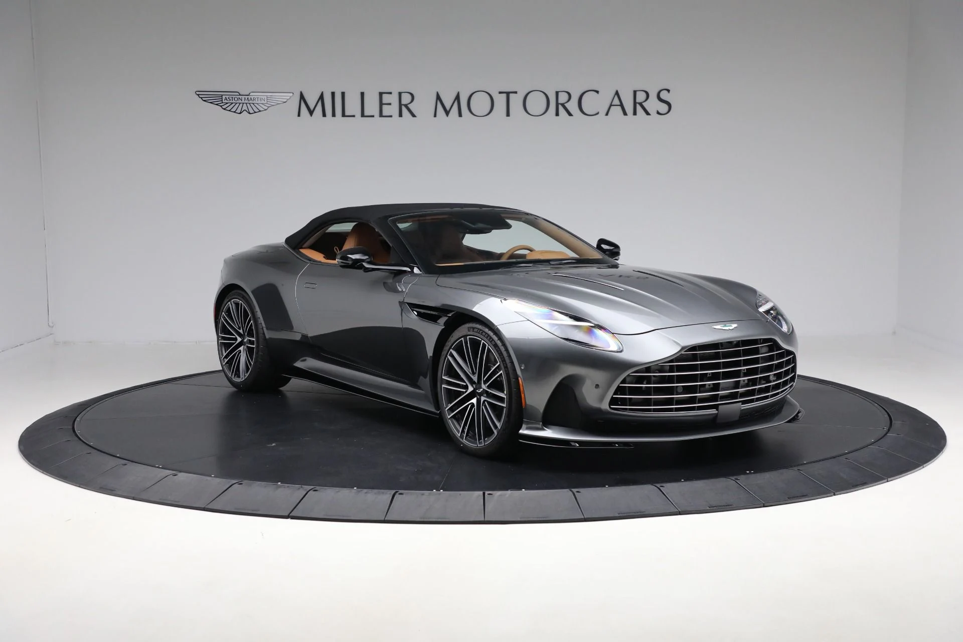 mph022_1532177727_New_2025_Aston_Martin_DB_12_Volante_0bc7163f66