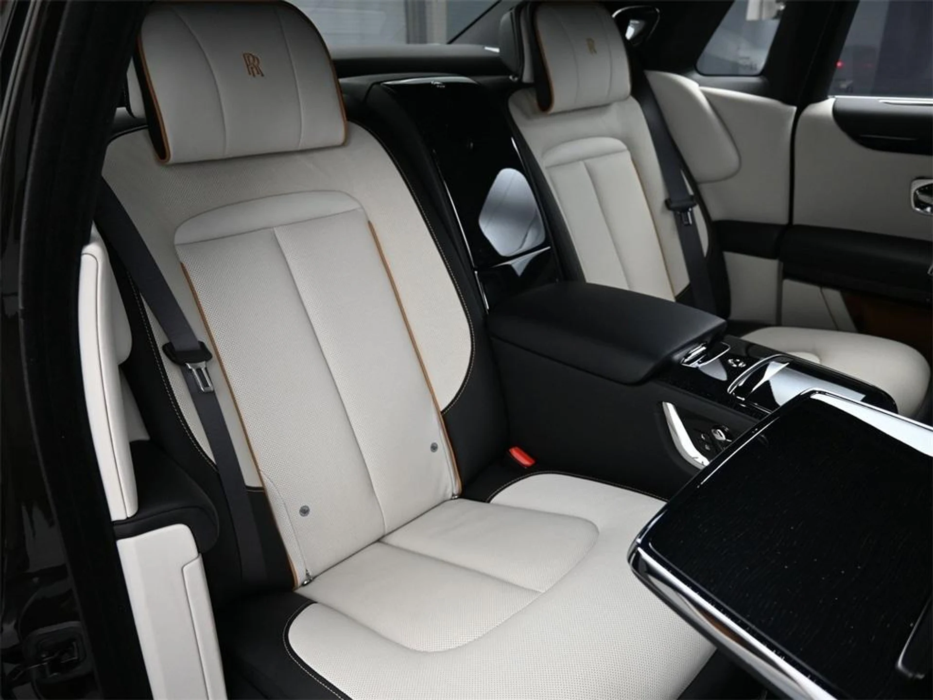 mph022_1532184815_Ec_LHCR_Wp_Rt_Ya3iw5_Lme_Vv69_JX_Cs_afdd92255d