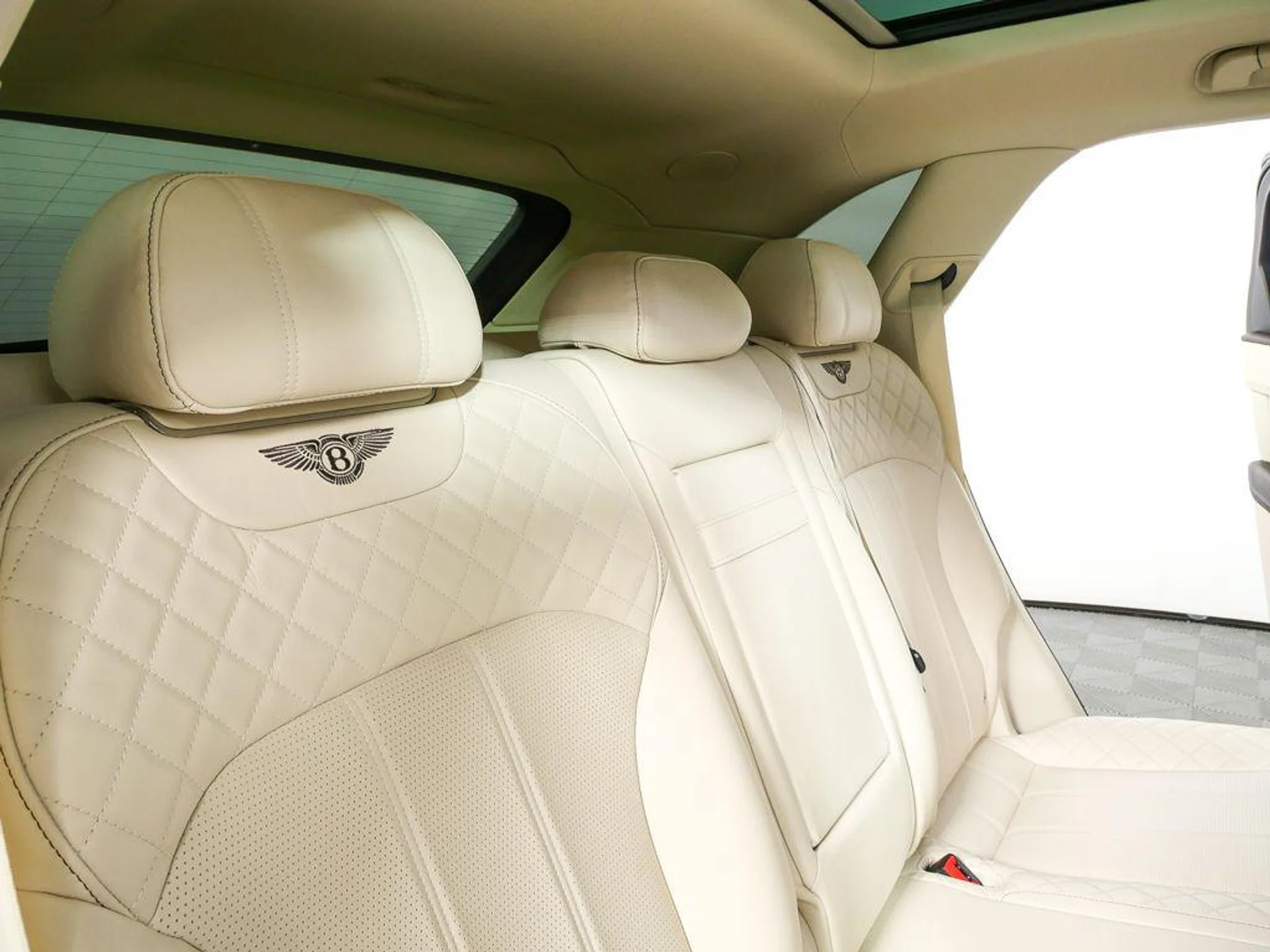 mph022_1532841545_wzg3tm5_K_Sb_Euq_L_c8_UO_Hi_Twge_ZY_574194fd01