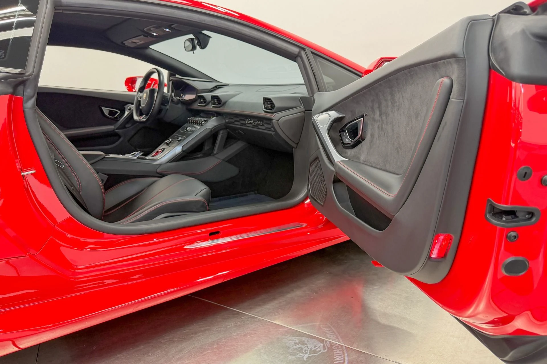 mph022_1533924794_Used_2017_Lamborghini_Huracan_LP_580_2_Techno_Package_Style_Package_1782489854_0178c81e4b