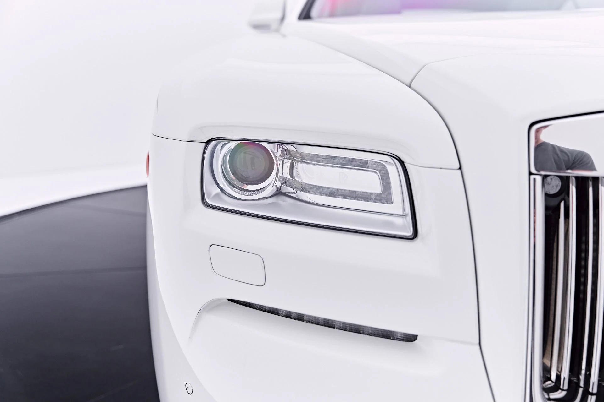 mph022_1538579448_Used_2014_Rolls_Royce_Wraith_Base_1782842394_94458b2406