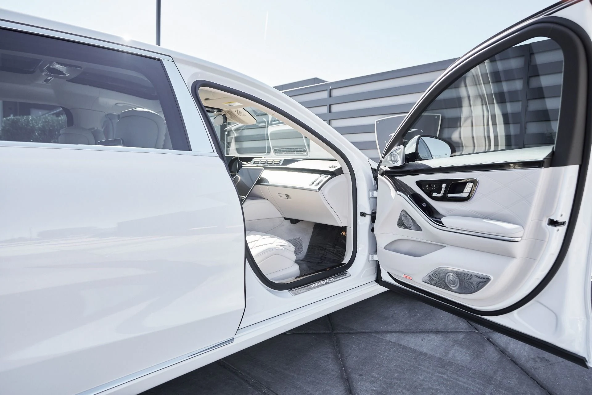 mph022_1541688417_Used_2025_Mercedes_Benz_S_Class_Maybach_S_680_1761611076_79c13eb4a6