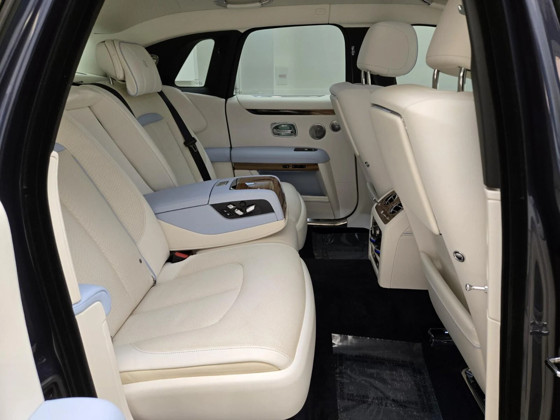 mph022_1546552505_Used_2025_Rolls_Royce_Ghost_1769583066_7b4c438b66