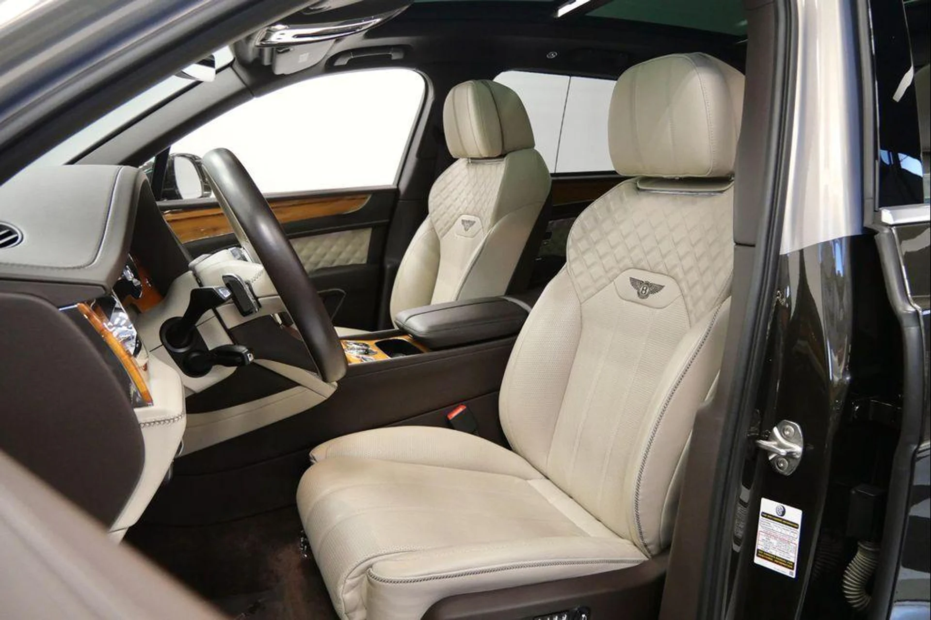 mph022_154670437_UL_Ap3_US_Gezy_Q5_Qnyhjkwba_EH_0_O4_a5a59e3884