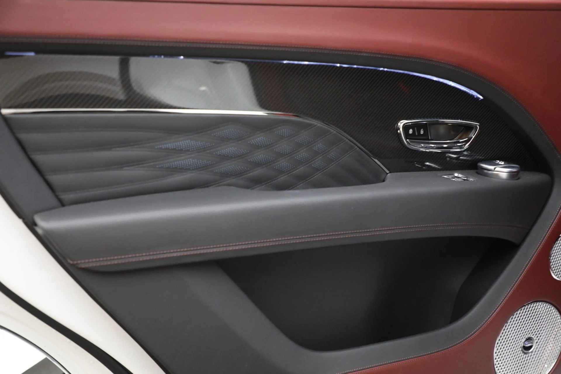 mph022_1546842459_Used_2023_Bentley_Bentayga_EWB_Azure_V8_ffa370be04