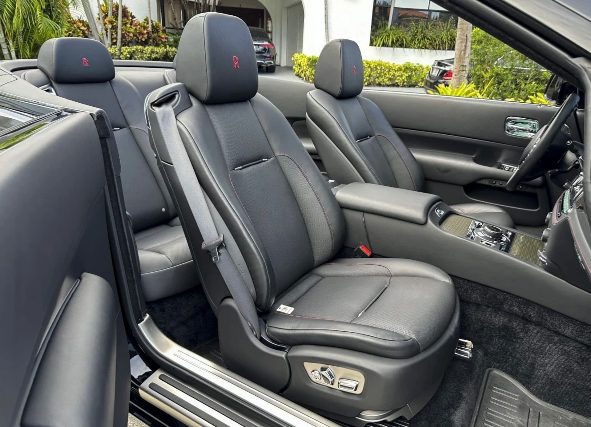 mph022_155579548_Used_2020_Rolls_Royce_Dawn_Black_Badge_1765830396_68f16e036a