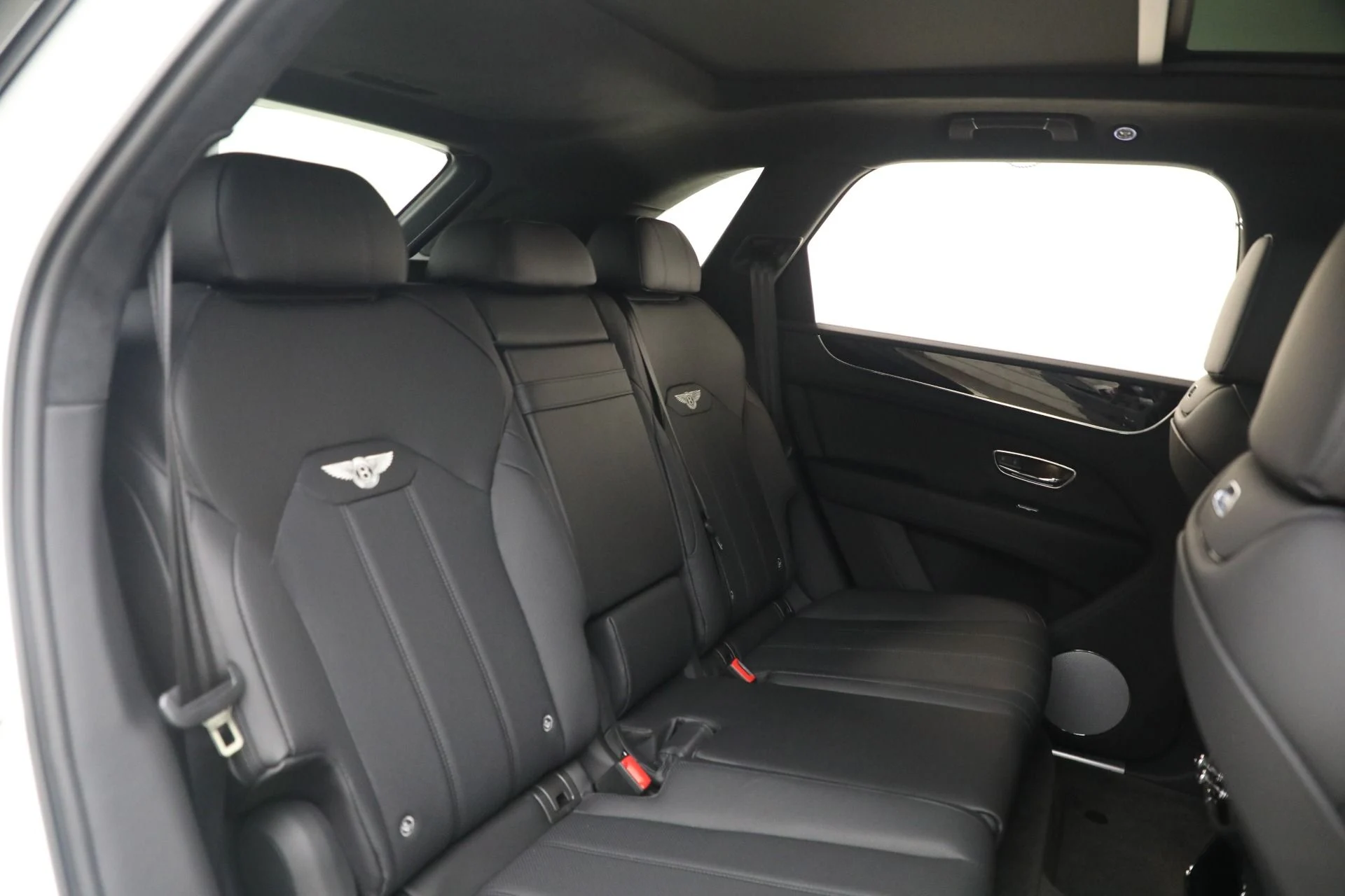 mph022_1556113212_New_2025_Bentley_Bentayga_V8_5105a088bb