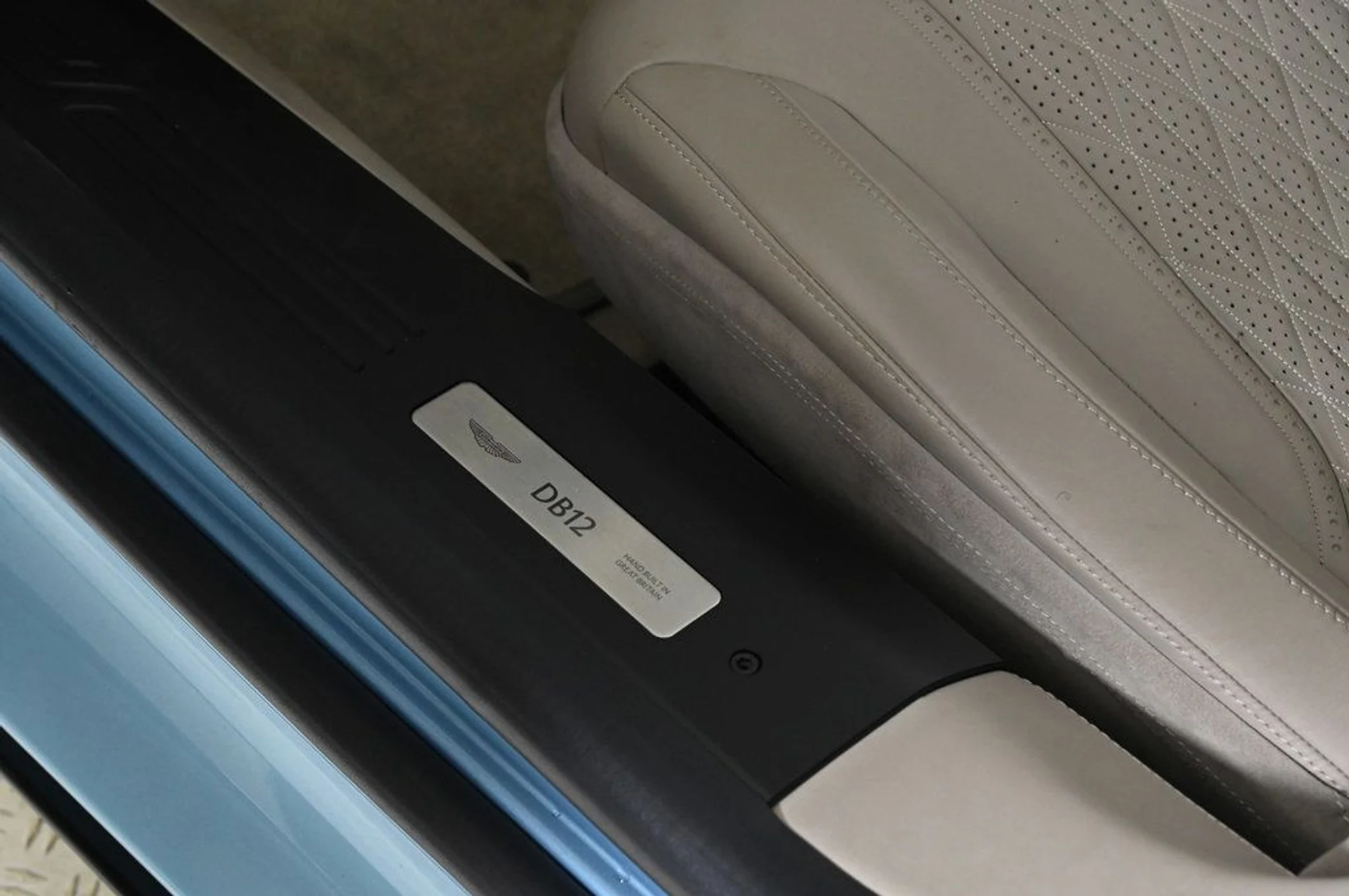 mph022_1563205393_used_2024_aston_martin_db12_volante_11350_22946063_22_1024_d36db210e3