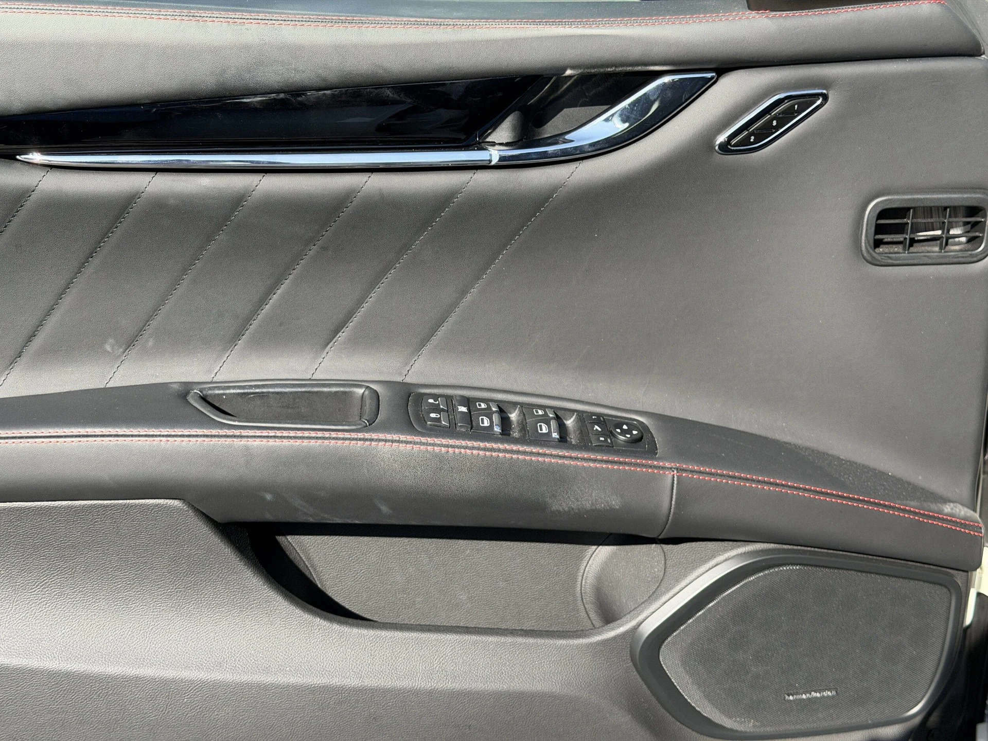 mph022_1566240190_1b4883a80a719a1115f71dcda85fa1d3x_e27c8c1242