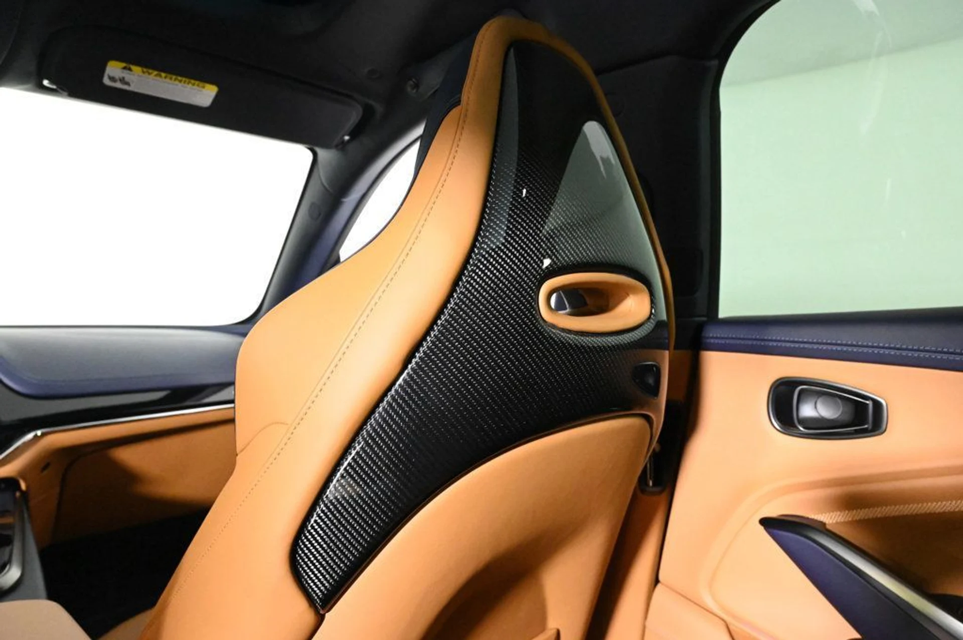 mph022_15712030_new_2025_aston_martin_dbx_707awd_11350_22933644_22_1024_da0a1929b8
