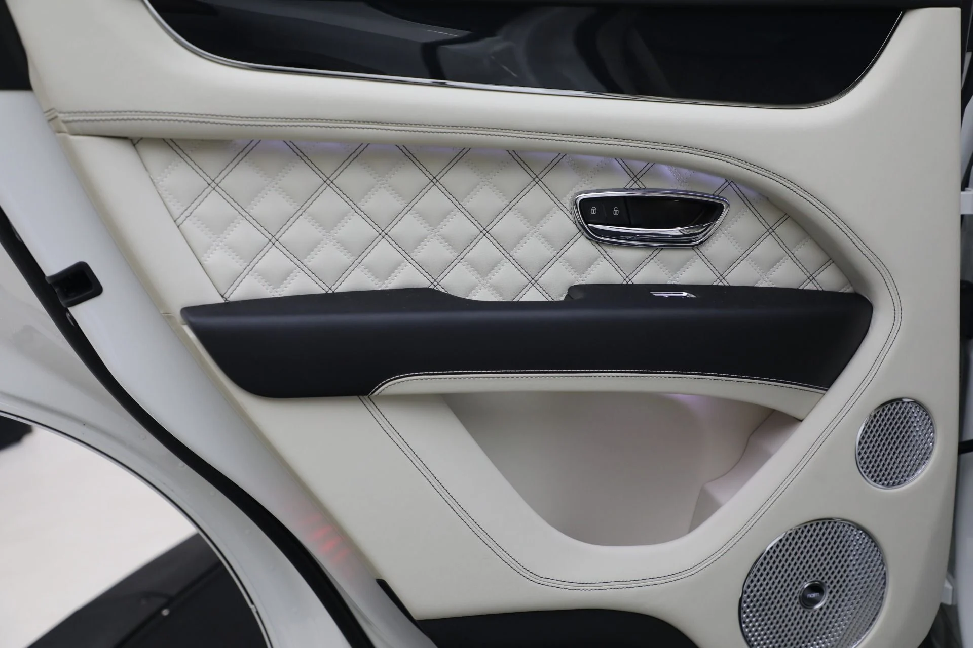 mph022_1576123768_Used_2021_Bentley_Bentayga_First_Edition_V8_f6ea4e704e