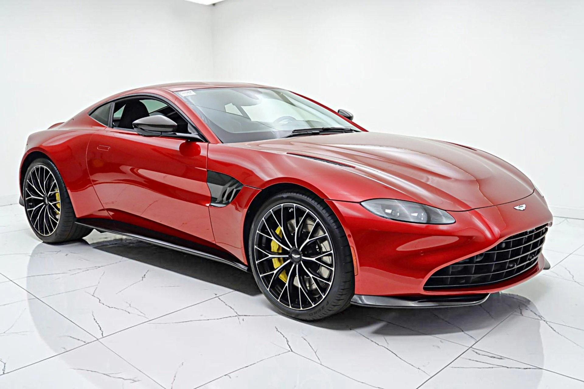 mph022_1577560919_Used_2023_Aston_Martin_Vantage_Coupe_2c64e71b6d