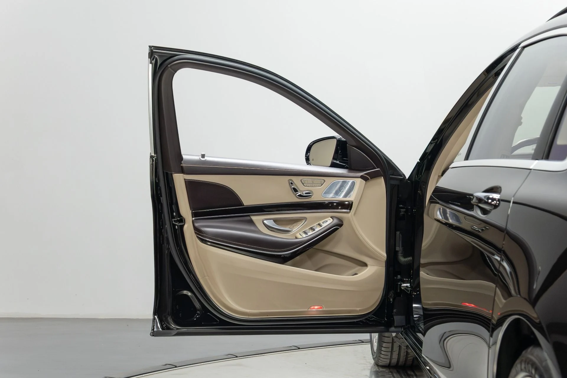 mph022_1583047404_Used_2019_Mercedes_Benz_S_Class_Maybach_S_650_1760740890_e8962371b0