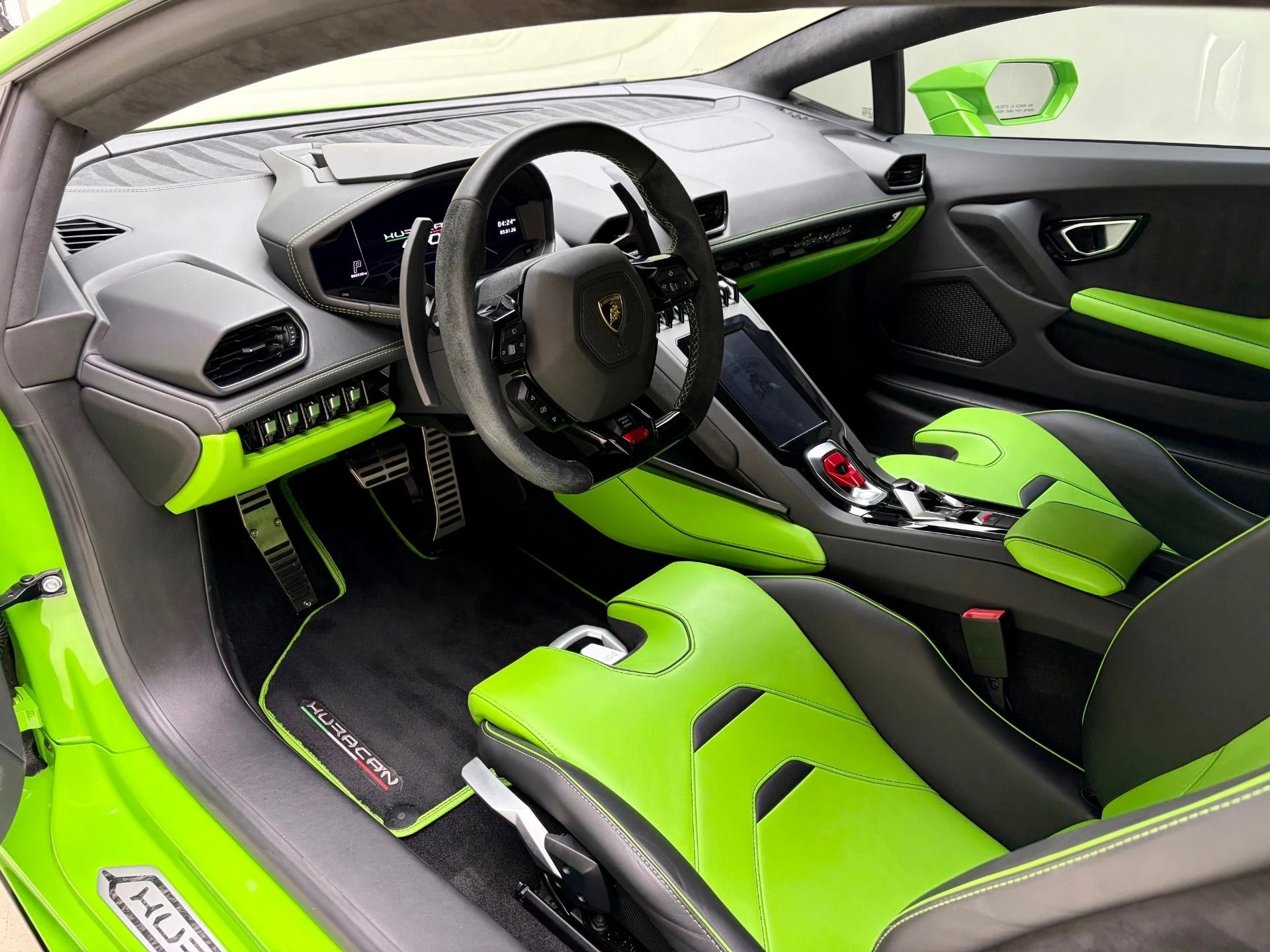mph022_1587071776_Used_2022_Lamborghini_Huracan_EVO_1777741289_0263baab7d