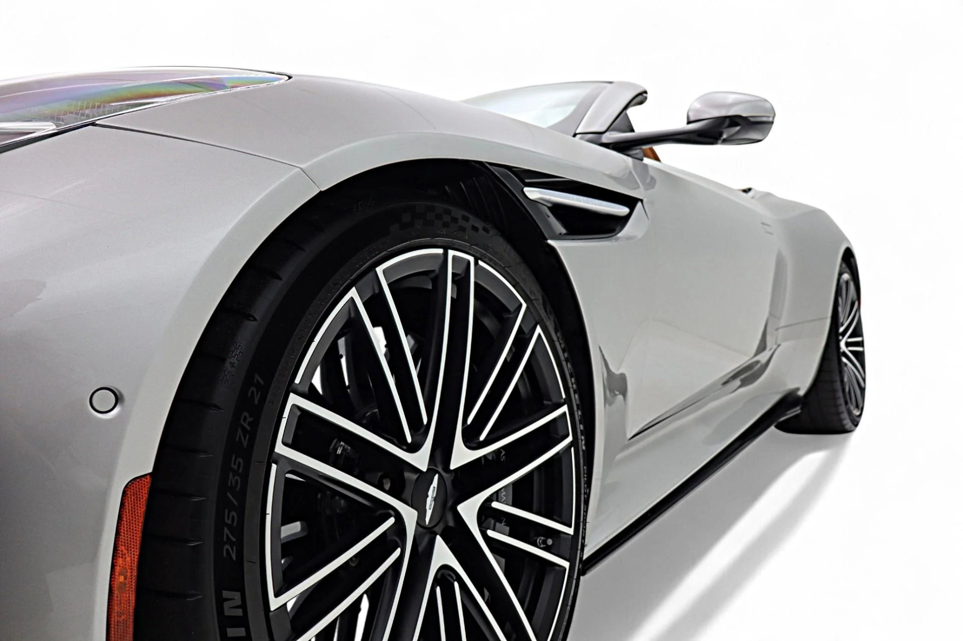 mph022_1591754586_Used_2024_Aston_Martin_DB_12_Volante_5fb18deee2