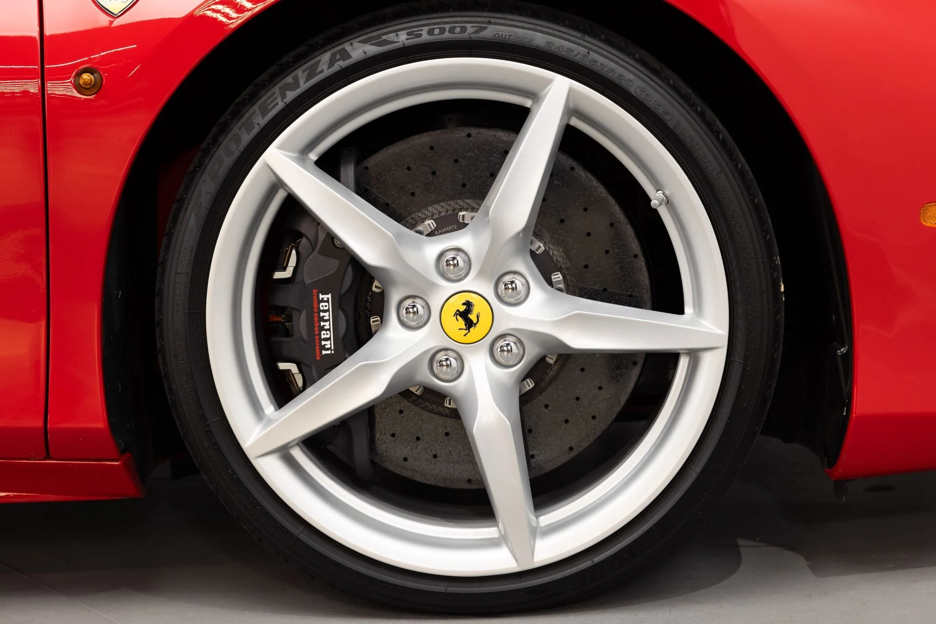 mph022_1594209496_Used_2019_Ferrari_488_Spider_1787231247_cd0f73e44c