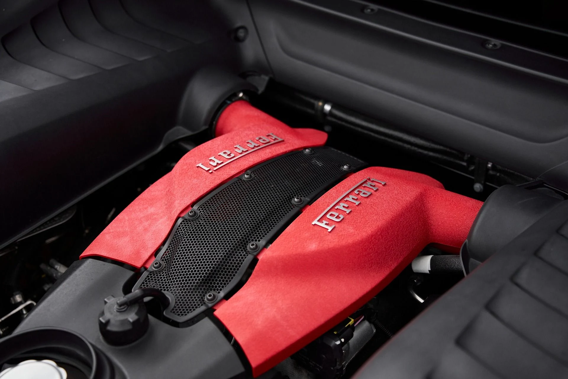 mph022_1596137685_Used_2020_Ferrari_F8_Tributo_Base_1761597627_9e0b1191a0