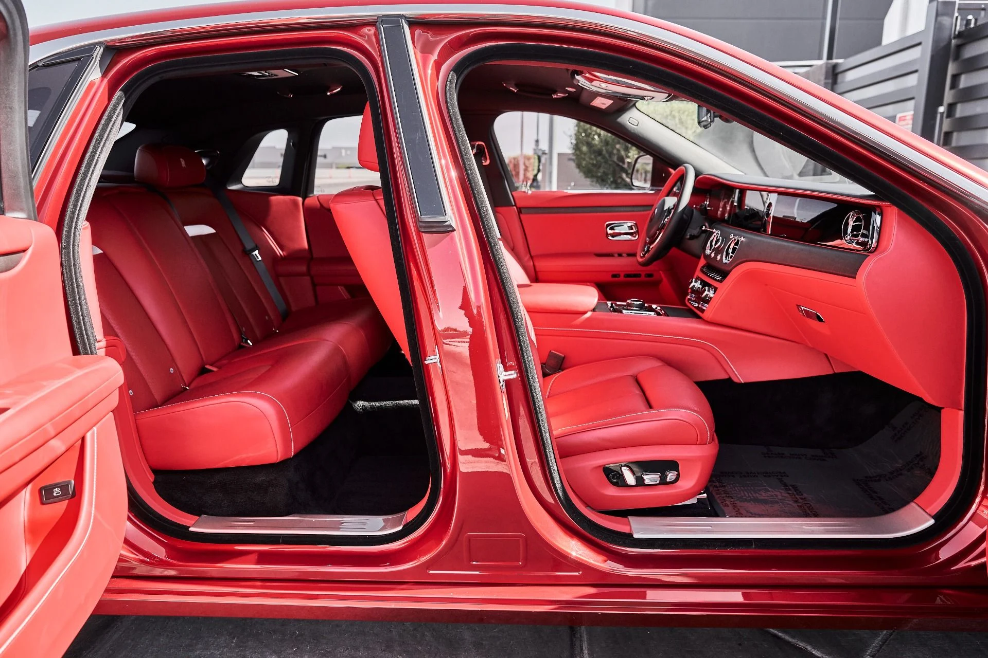 mph022_1597751196_Used_2024_Rolls_Royce_Ghost_Base_1781229654_0041bc63f2