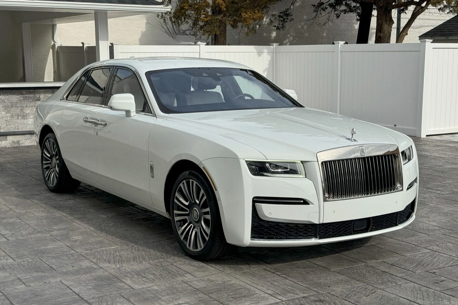 mph022_160021241_Used_2022_Rolls_Royce_Ghost_1751353922_b16745fb5d