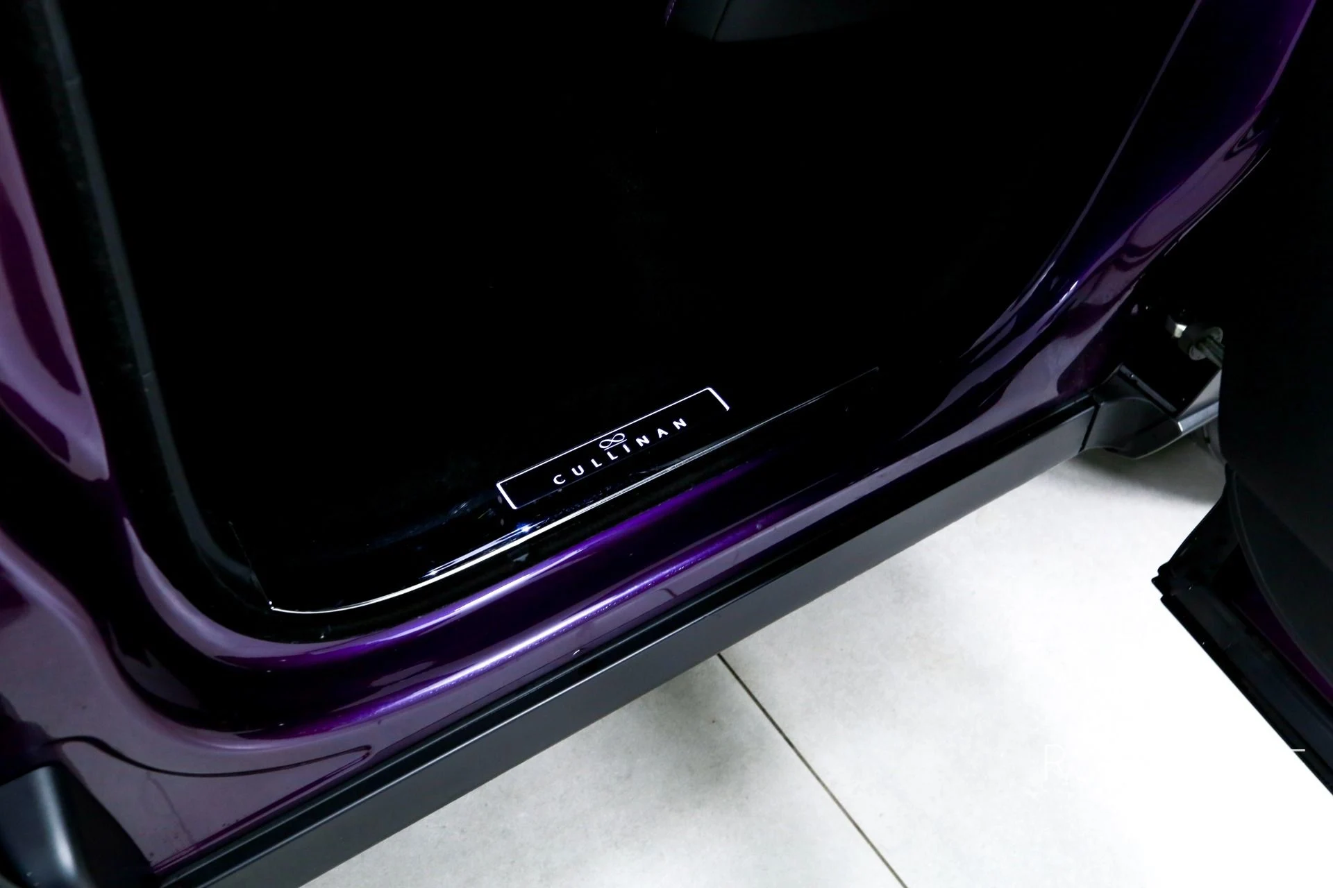 mph022_1612746334_Used_2020_Rolls_Royce_Black_Badge_Cullinan_1772145371_2b756d9bda